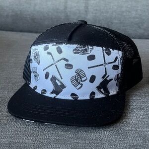 Brimmz Black and White Hockey Themed Trucker Hat sz infant XS